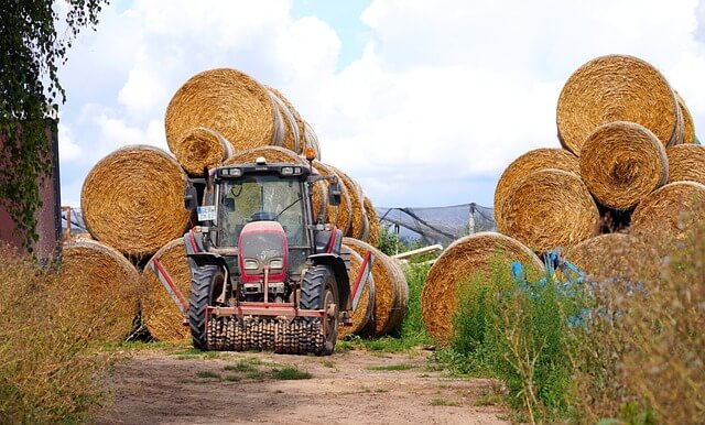 How to Load Hay for Transport: A Practical Guide for Farmers - Minnuo ...